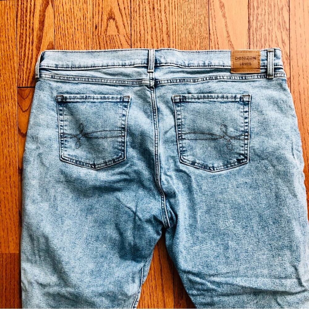 Denizen Levi's Light Mid-Rise Cropped Boyfriend Light Blue Jeans Women’s Size 33 - Picture 8 of 11